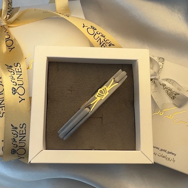 تصویر دوم دستبند طلا زنانه چرم تاج